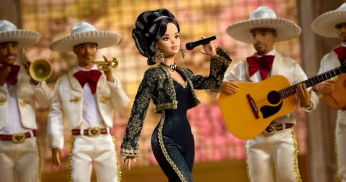 FOTOGALERÍA ¬ Barbie lanza muñeca inspirada en Juan Gabriel a 8 años de su muerte