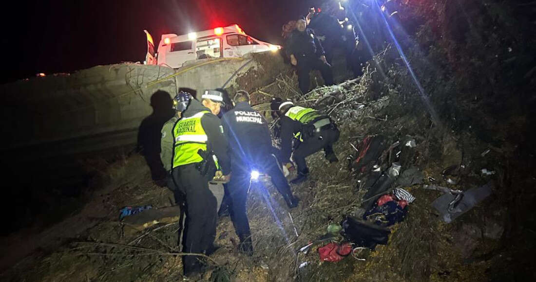 Un camión de pasajeros se desbarranca en la carretera y deja 24 personas muertas