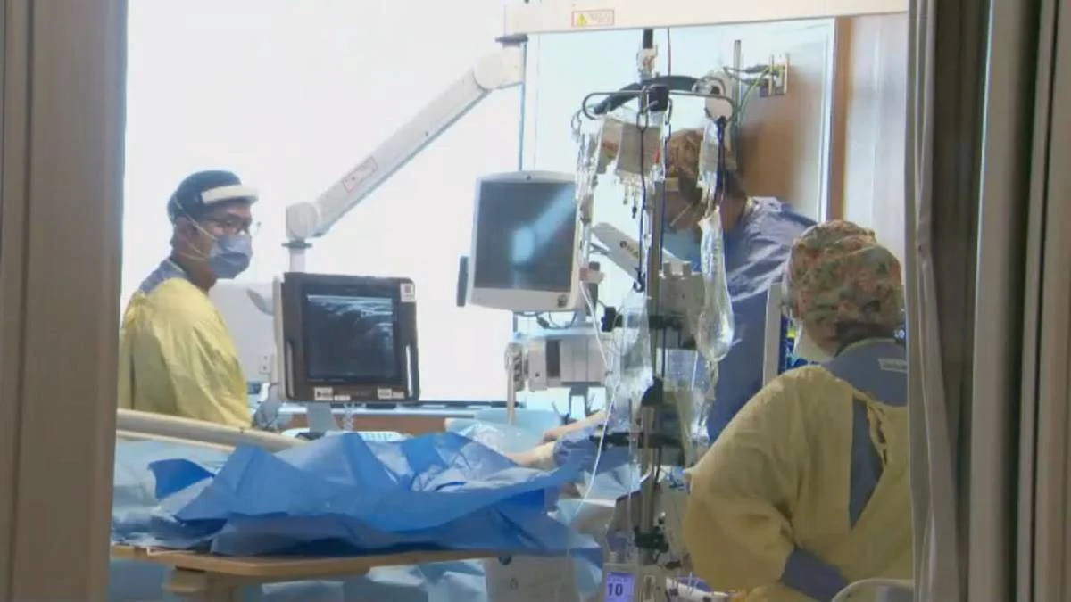 Facing COVID-19 staffing crunch, hospitals offer cash bonuses to new nurses