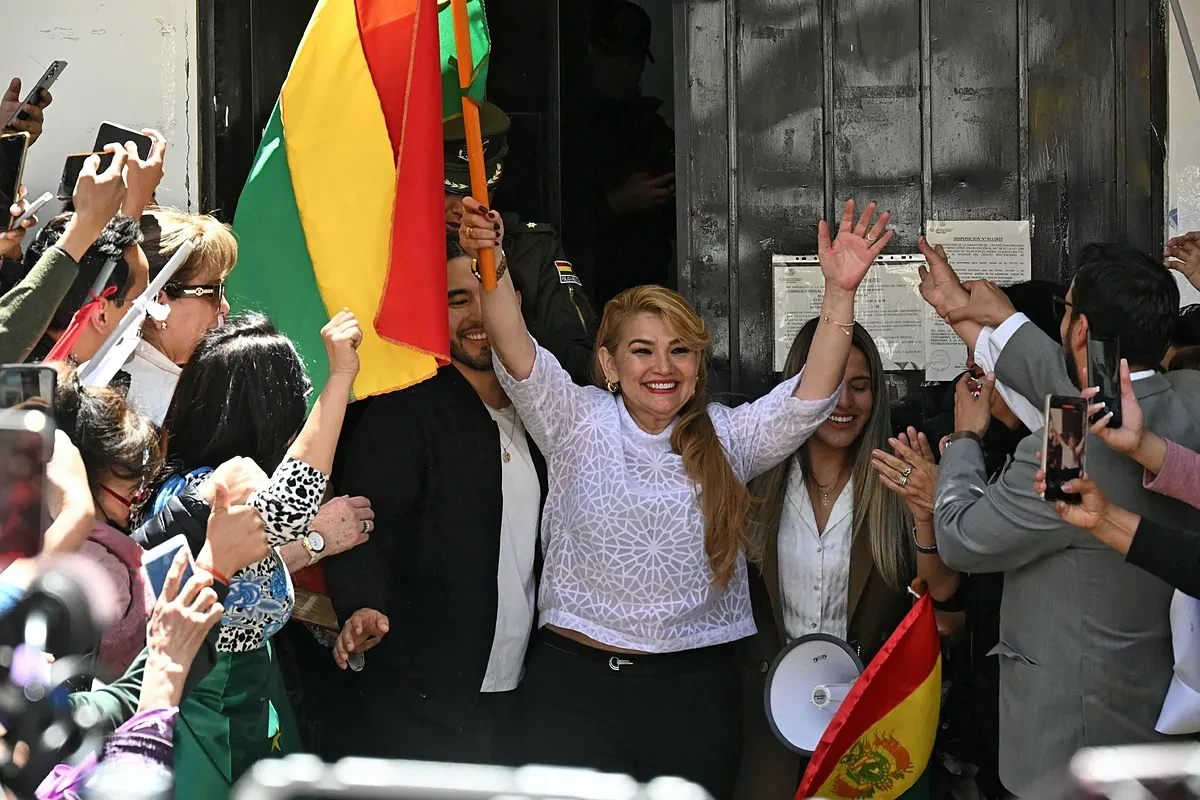 Sale de prisión la ex presidenta boliviana Jeanine Áñez: 