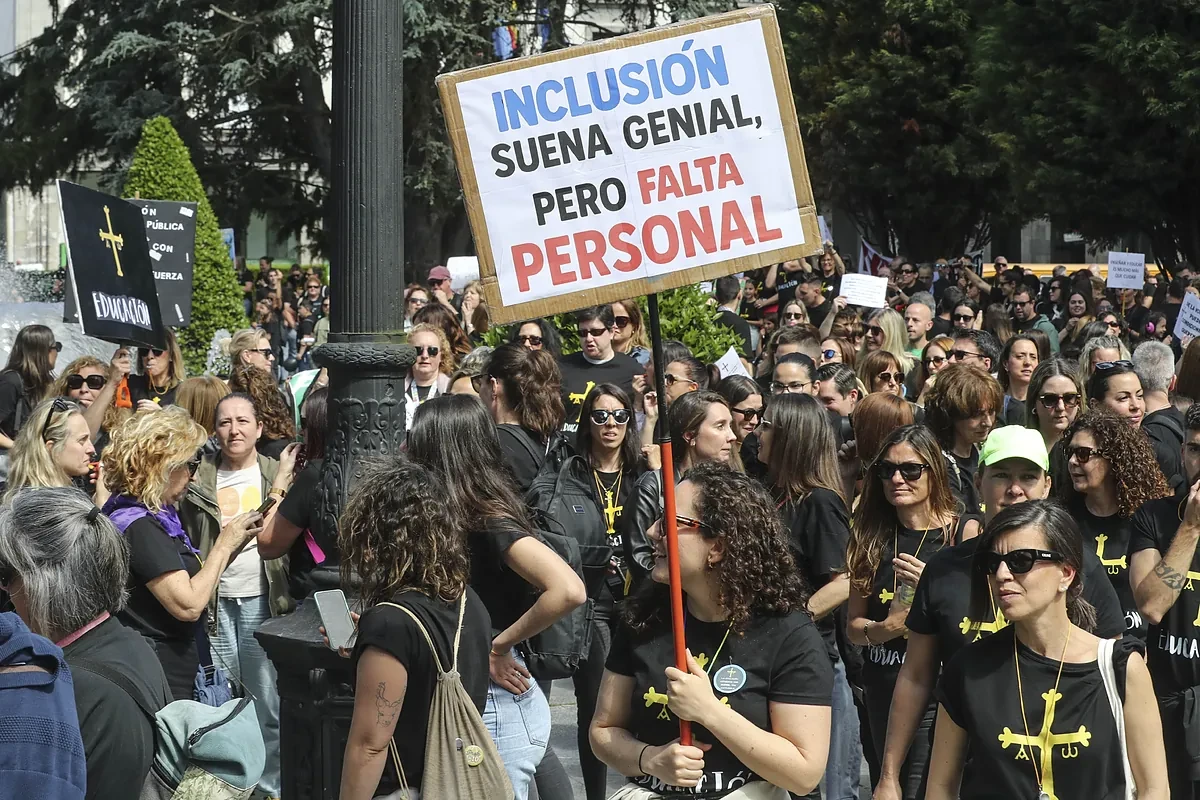 Más de 100 directores de colegios advierten por carta a Barbón de que dimitirán si no toma medidas de forma inmediata contra la precariedad en los centros