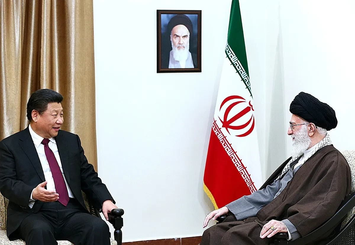 China, principal apoyo económico de Irán, aspira a ser más que un espectador de la guerra