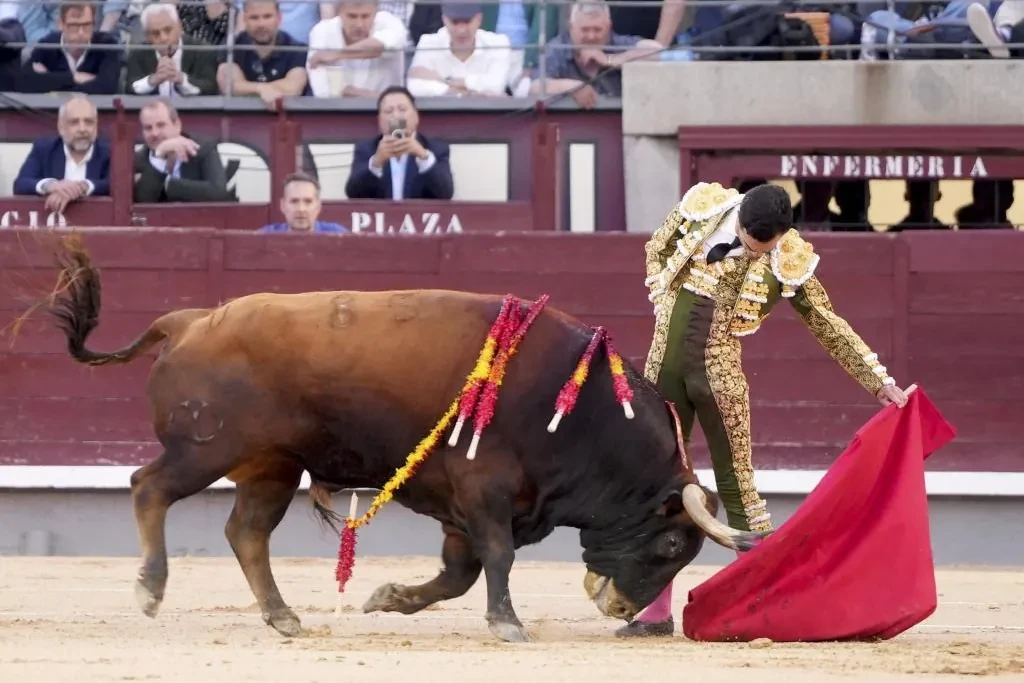 Victoriano del Río se sale del mapa en Las Ventas; Tomás Rufo y su izquierda, casi