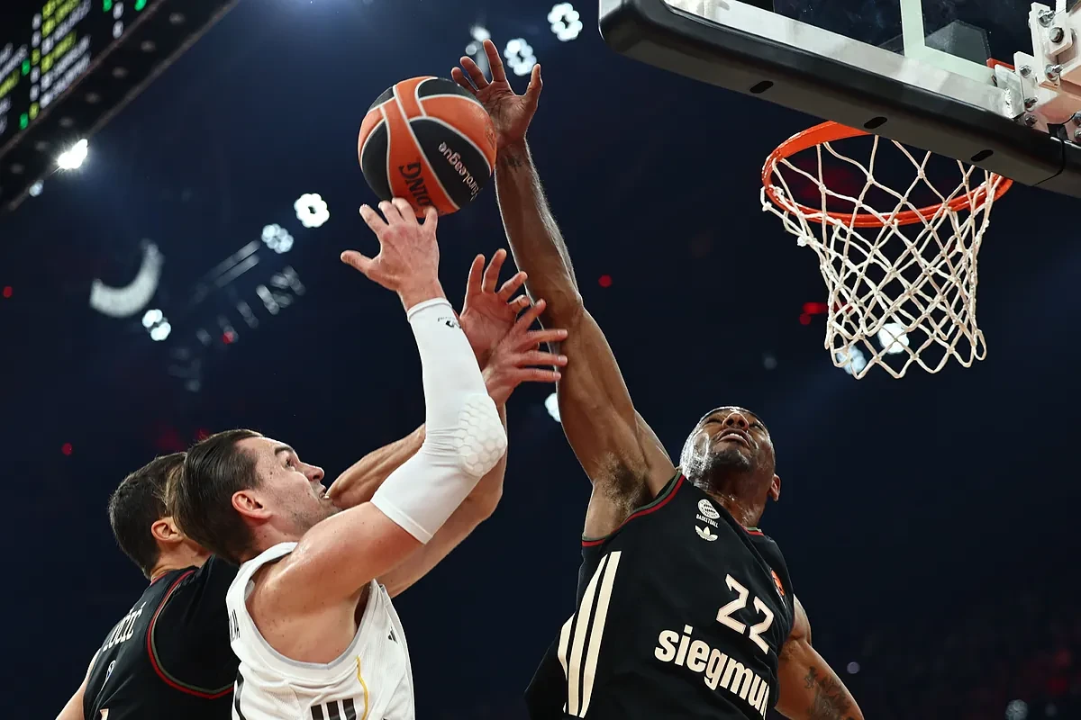 Un insólito hundimiento en Múnich agrava la herida del Madrid