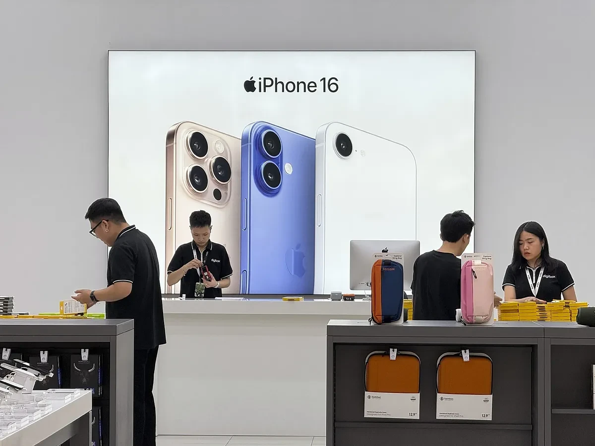Trump amenaza a Apple con un arancel del 25% si no fabrica los iPhones en EEUU