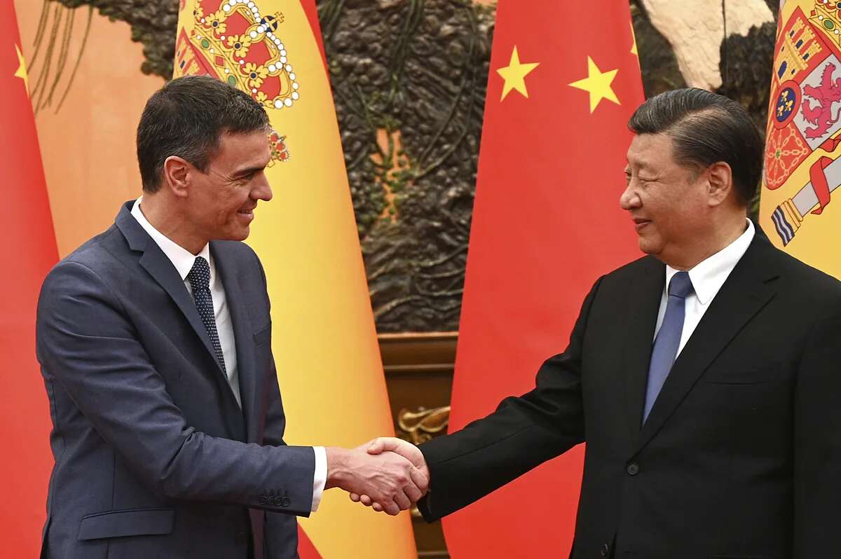 Sánchez abandera una alianza con China pese a la advertencia de Europa: riesgo de 