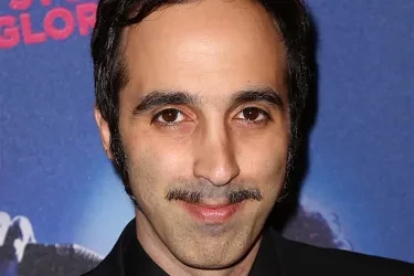 Nayib, el desconocido hijo de Emilio y Gloria Estefan: cineasta, dueño de un autocine y padre de un niño también artista