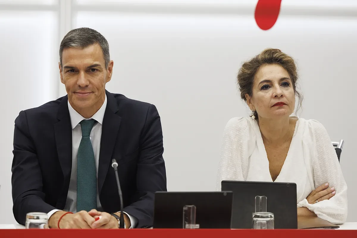 Montero aprovecha la ley de quita para tomar el control de las operaciones financieras de las CCAA aunque no quieran la condonación