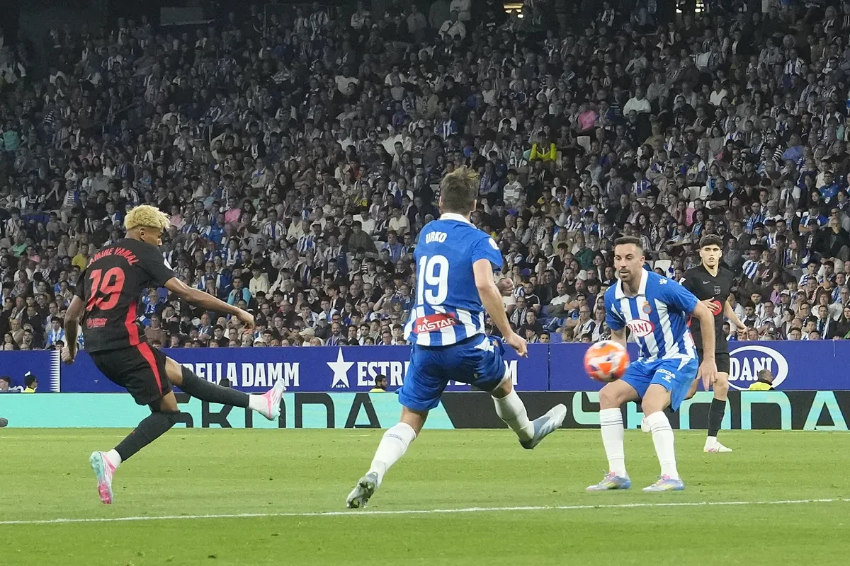 Denuncian que no dejaron entrar a un niño al campo del Espanyol por llevar una camiseta del Barça