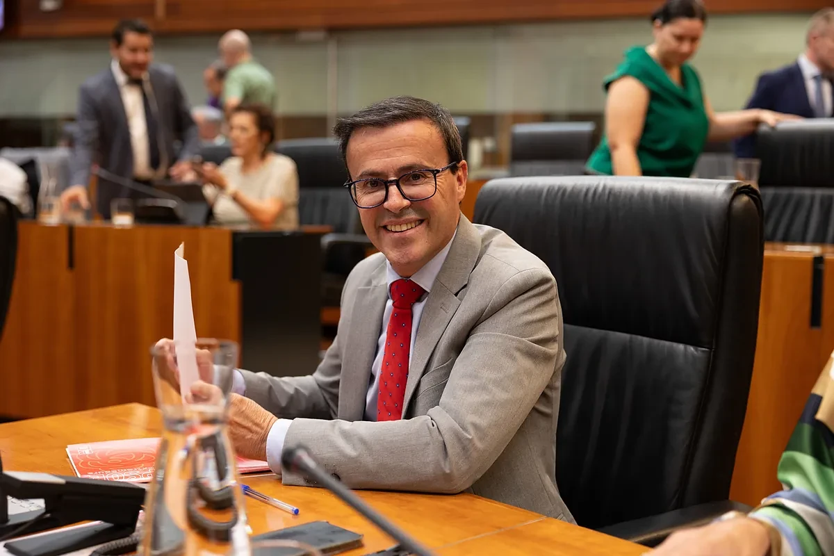 Varapalo judicial para Gallardo: el TSJ de Extremadura no reconoce su aforamiento 'exprés' de y devuelve el caso completo de 'hermanísimo' a la juez