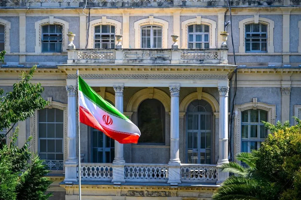 Irán y países europeos reanudan el diálogo nuclear en Estambul para evitar nuevas sanciones