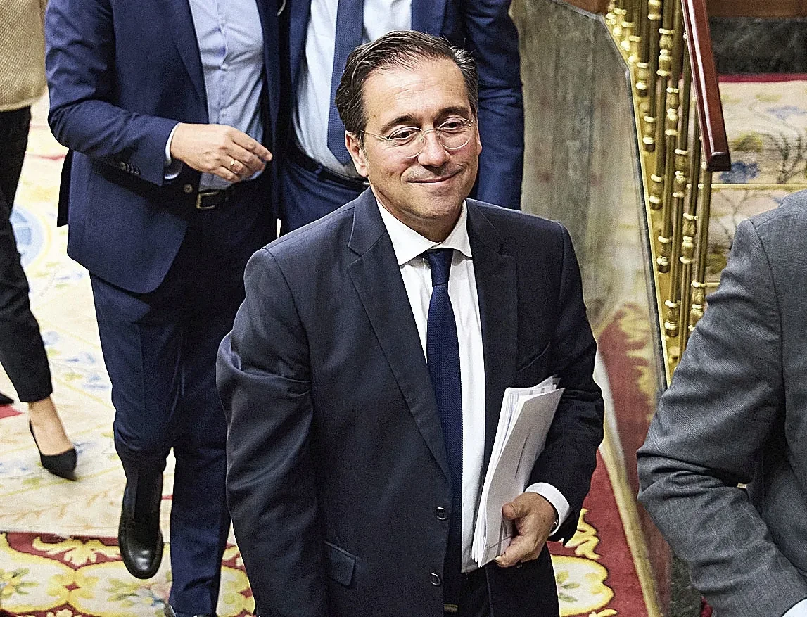 Los últimos nombramientos de Albares molestan a sus diplomáticos: 