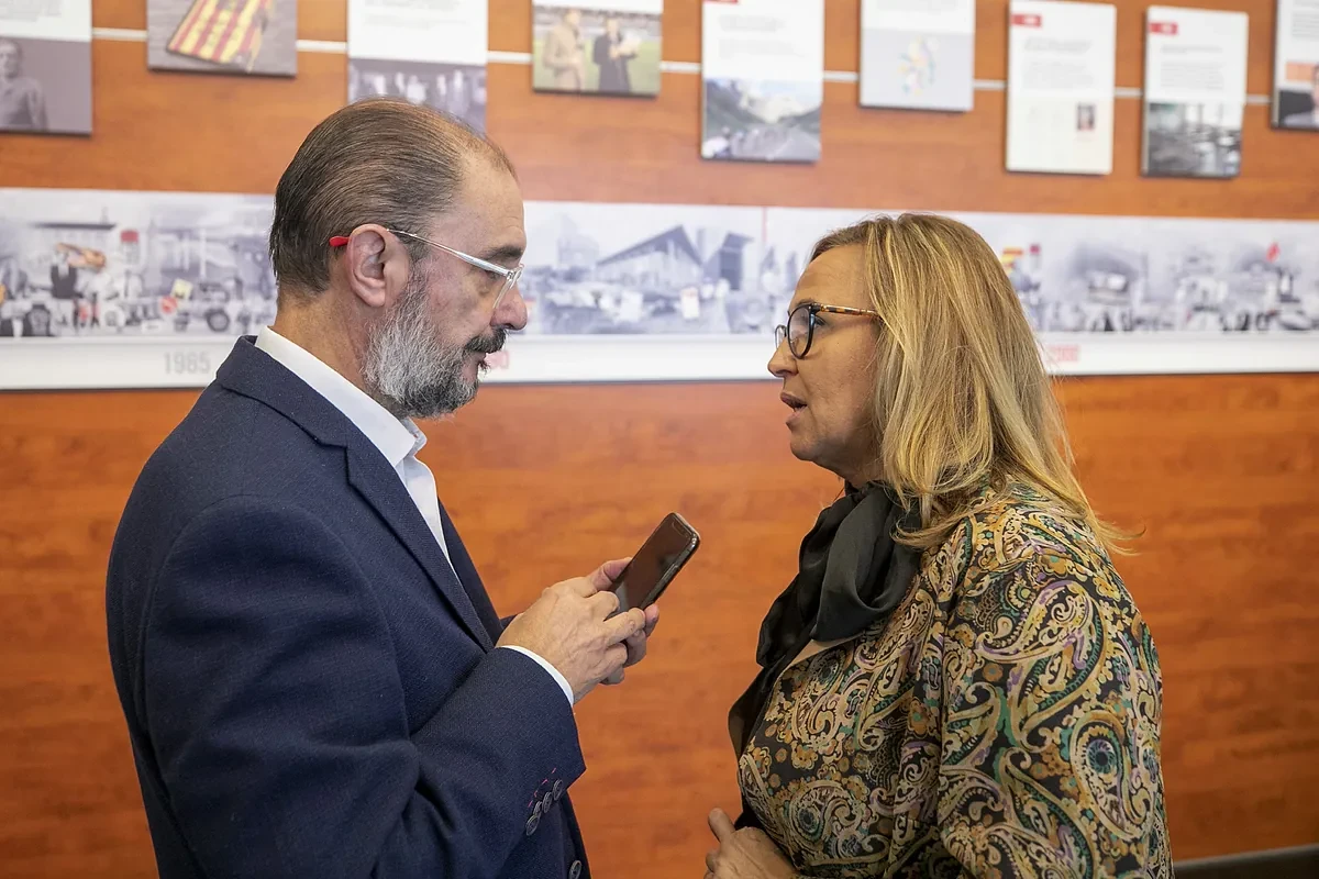 El PSOE sanciona a la senadora aragonesa Mayte Pérez con 600 euros por acudir al homenaje a Javier Lambán