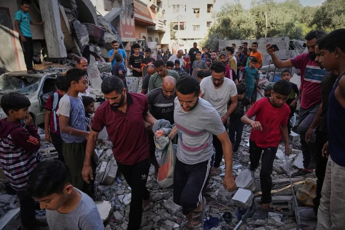 Los médicos y sanitarios desplazados a Gaza reportan daños a civiles 