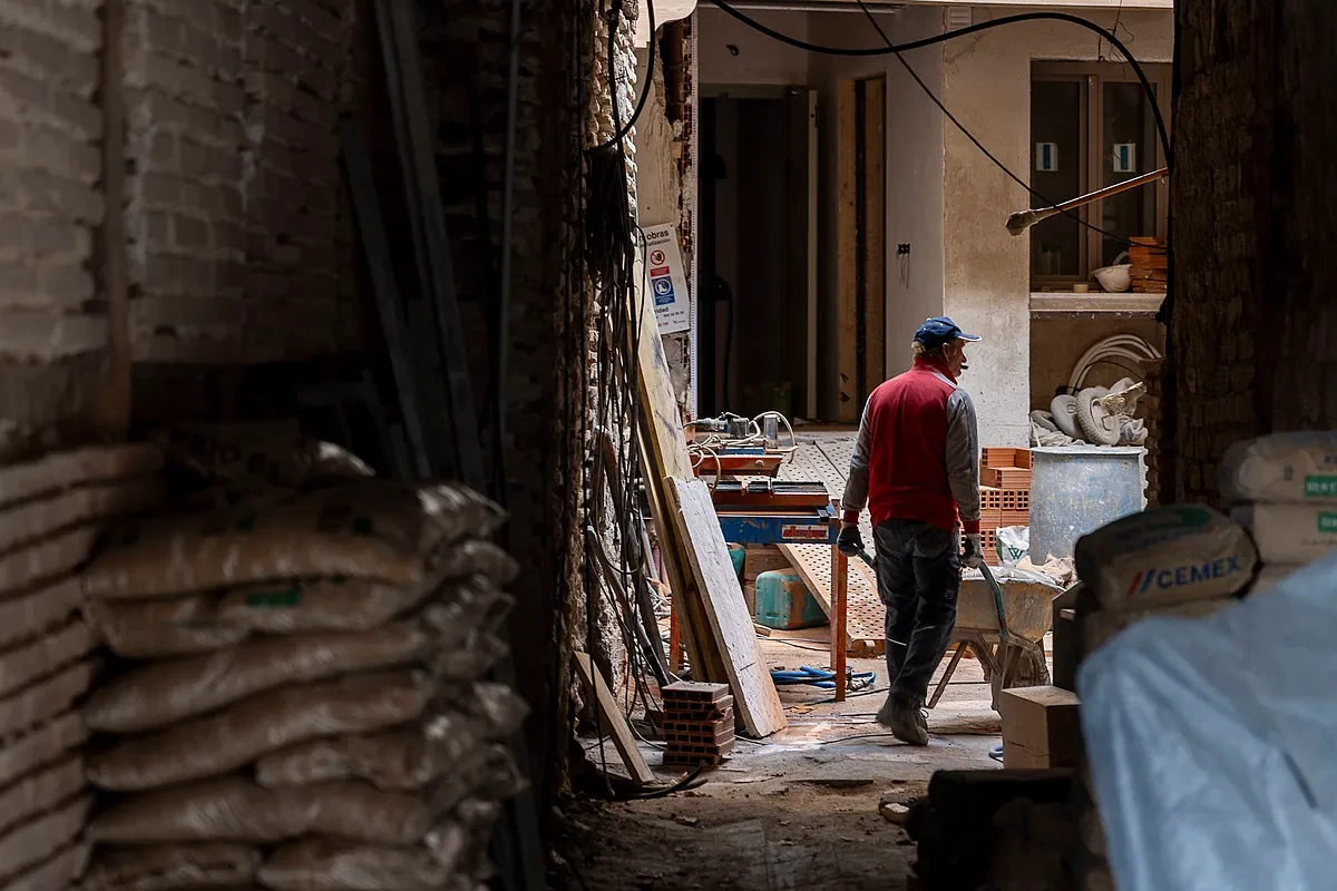 El alza de salarios en 2025 y 2026 no compensará 