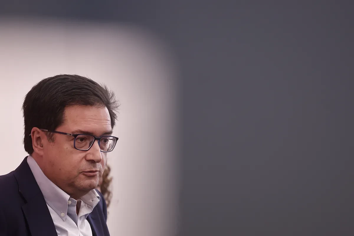 El Gobierno promete a Bruselas bajar la temporalidad en el sector público mientras deja caducar 10.000 plazas de funcionarios