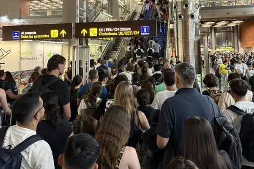 Nueva jornada negra para el turismo con la T4 de Barajas desbordada: 