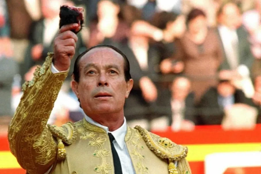 Curro Romero recibe el alta hospitalaria en Sevilla tras superar una neumonía