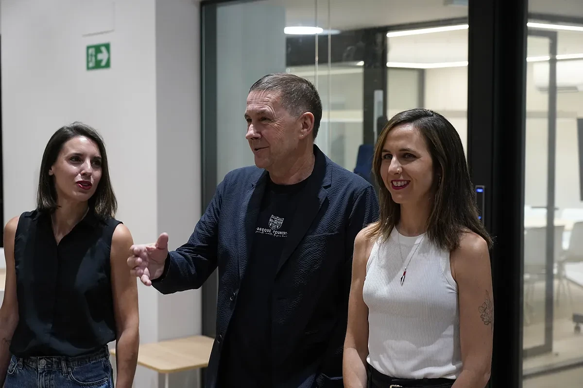 Otegi apadrina una alianza con Podemos para 