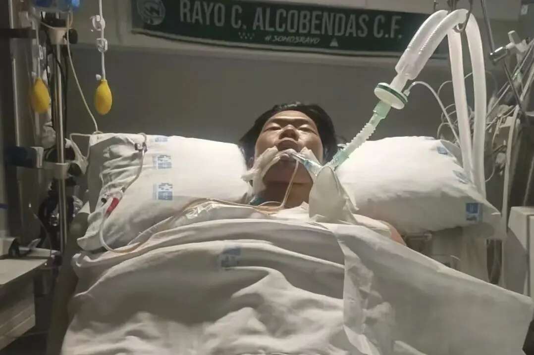 Muere el futbolista chino de 18 años que quedó en coma después de recibir un rodillazo durante un partido amistoso en España