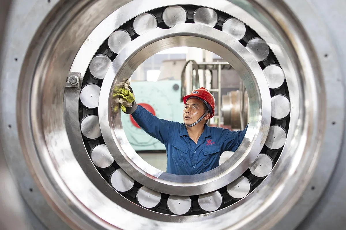 El salvavidas de las exportaciones no frena que la economía de China se expanda a su ritmo más lento en un año