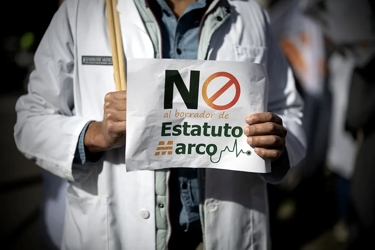 Sanidad se compromete a que el futuro Estatuto Marco mantenga o contenga un capítulo específico para la profesión médica