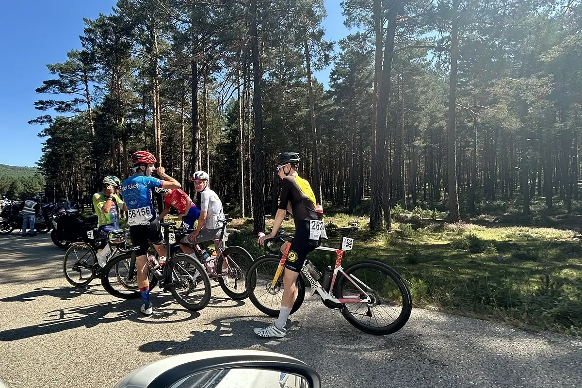 Muere un ciclista tras una caída masiva en la segunda etapa de la Vuelta Junior a la Ribera del Duero