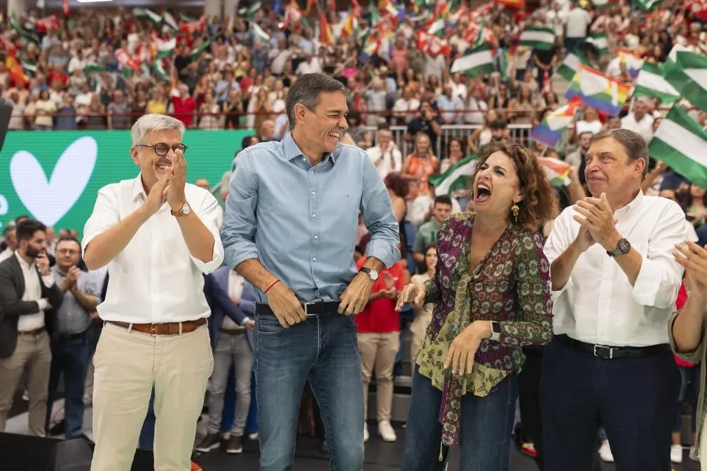 Sánchez apela a la 'táctica Pantoja' para esquivar la 