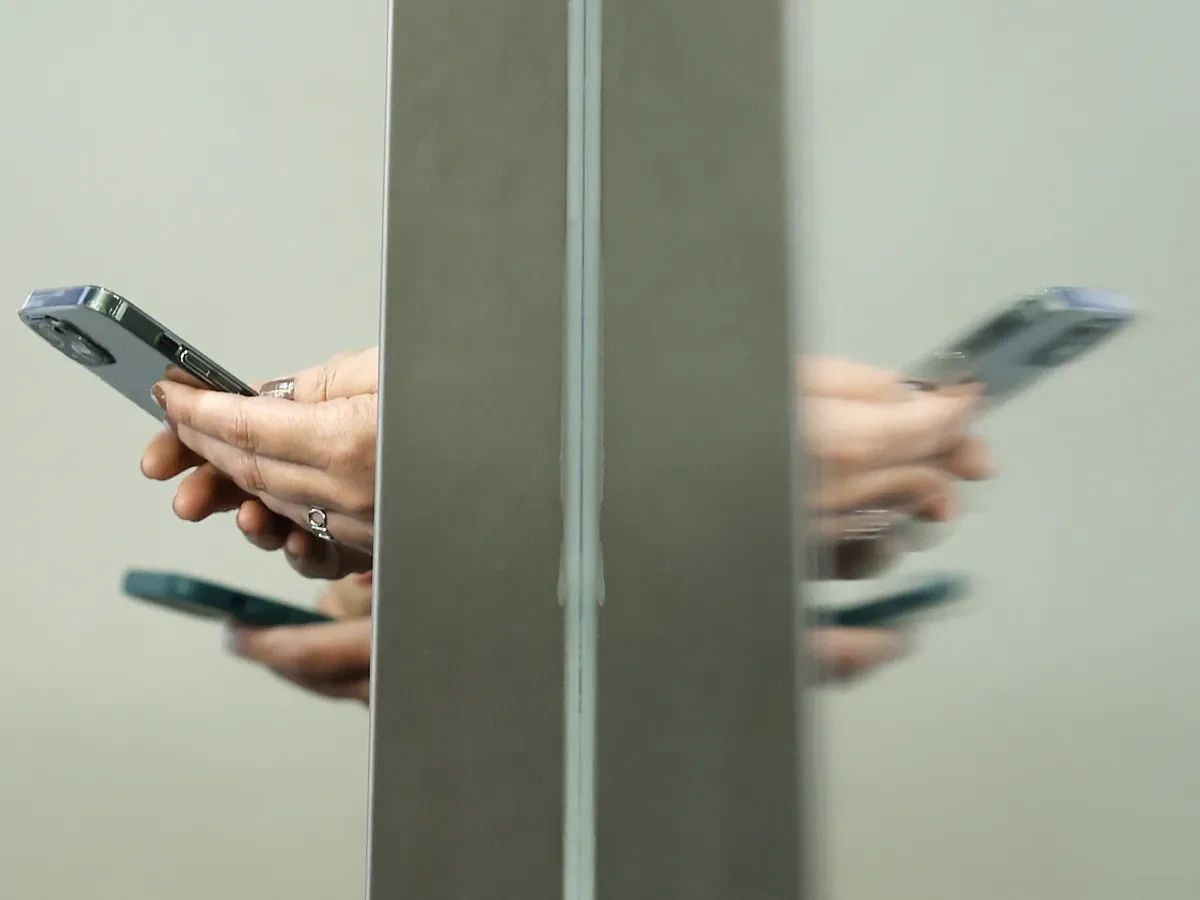 Digi y Telefónica siguen apretando las turcas en el mercado de telefonía y se llevan medio millón de clientes hasta junio