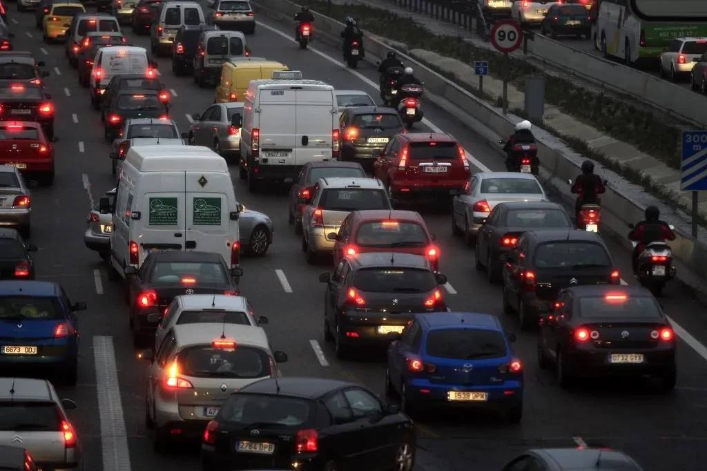 Más sensación de seguridad en las calles pero también más accidentes de tráfico: lo que reflejan los estudios tras cada cambio horario