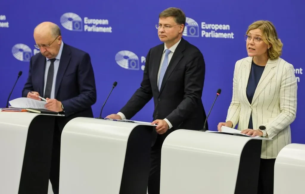 La UE reduce la burocracia para que la inversión en Defensa sea 