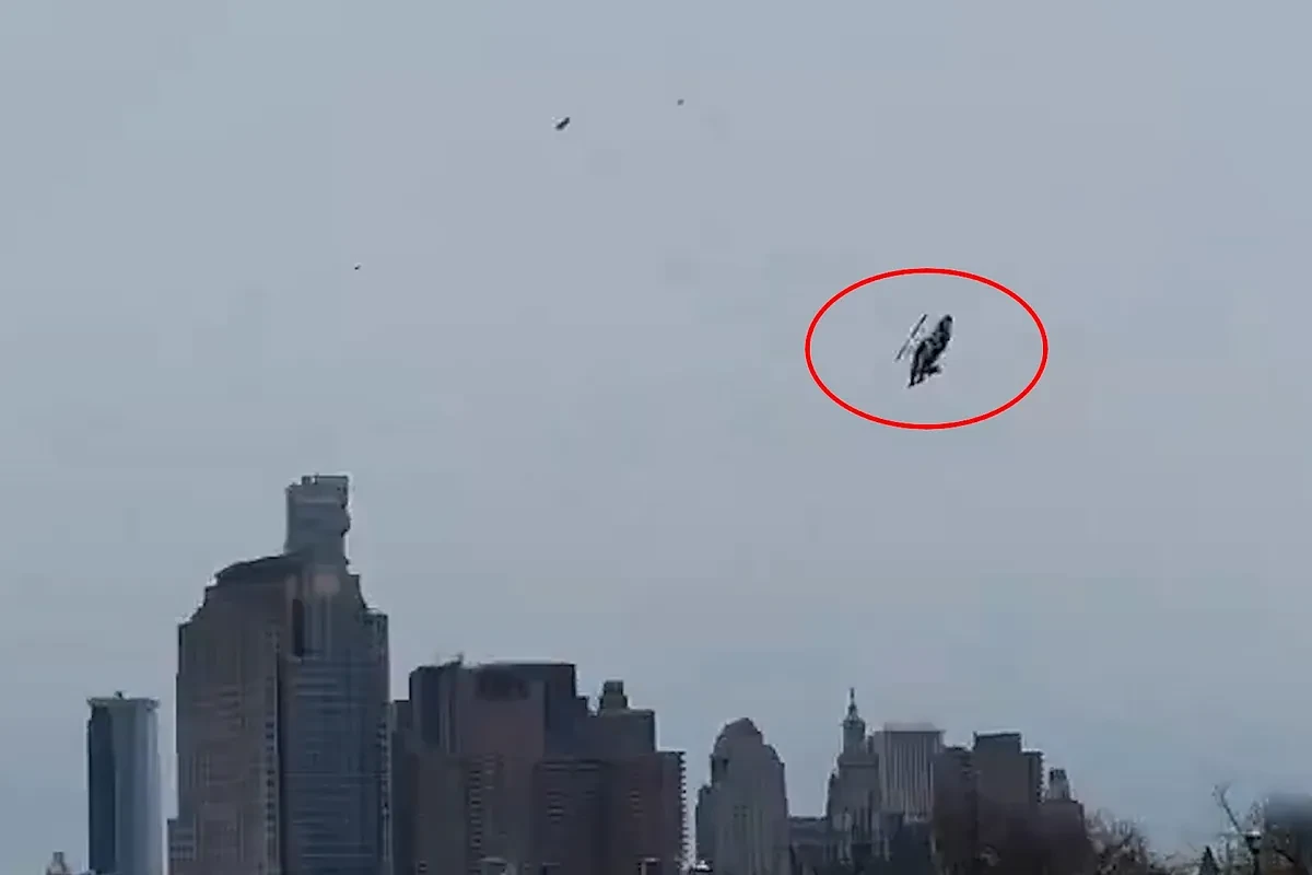 El momento en que el helicóptero cae al río Hudson en Nueva York desde varios ángulos