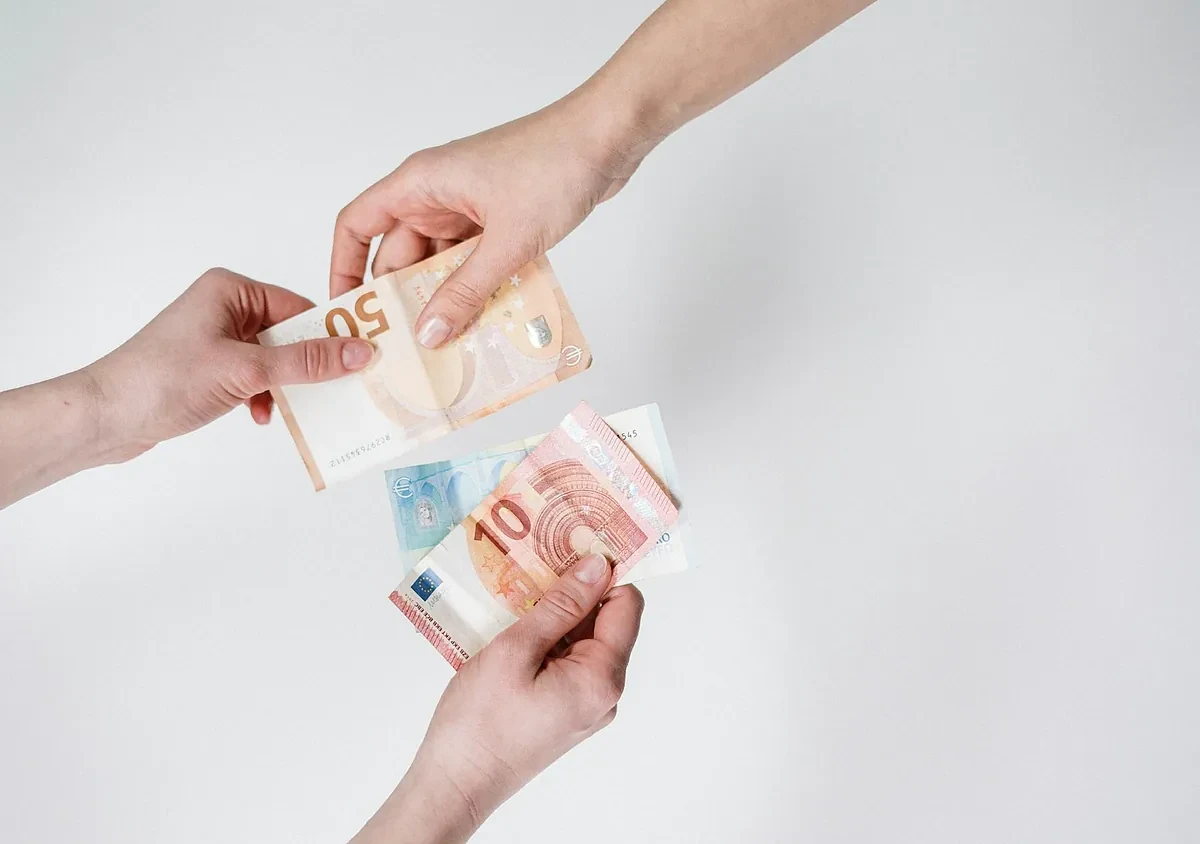 La ayuda de 480 euros que puedes cobrar mientras trabajas si cumples estos requisitos