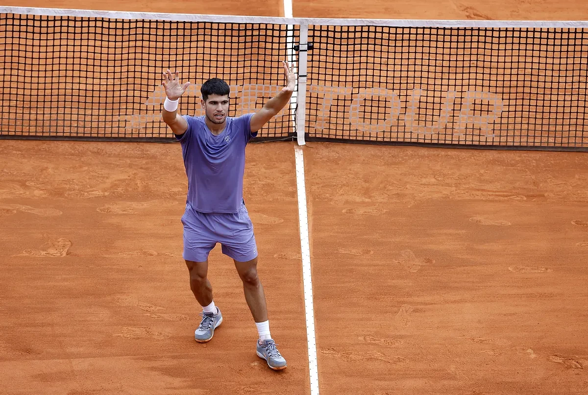Alcaraz remonta un set a Cerúndolo y pasa a octavos en su debut en el Masters 1000 de Montercarlo