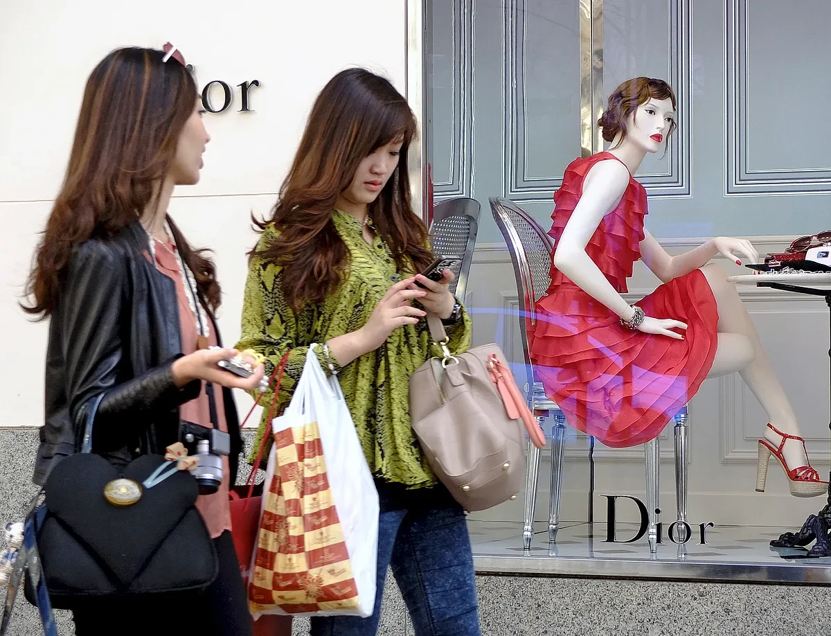 Cuando la clase media de China dejó de comprar bolsos de lujo en Madrid por encargo