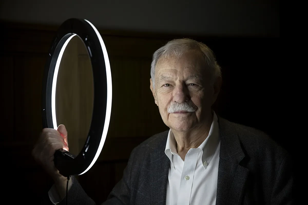 Eduardo Mendoza: 