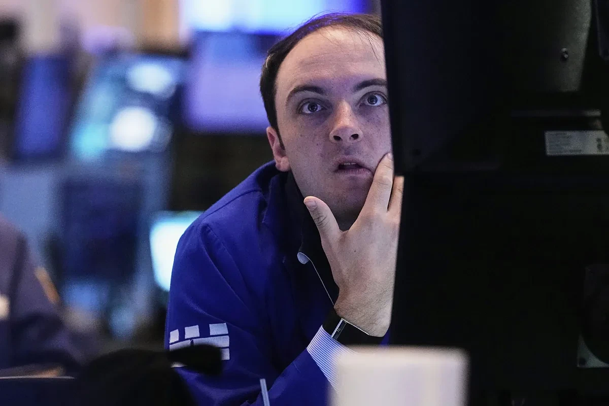 Los bancos de inversión no ven el final de la incertidumbre 'trumpista': 