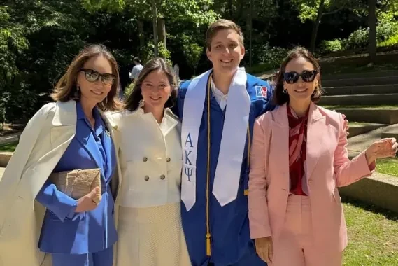 Sensato, responsable, recién graduado y consentido de su abuela Isabel y su tía Tamara: así es Alejandro, el hijo mayor de Chábeli Iglesias