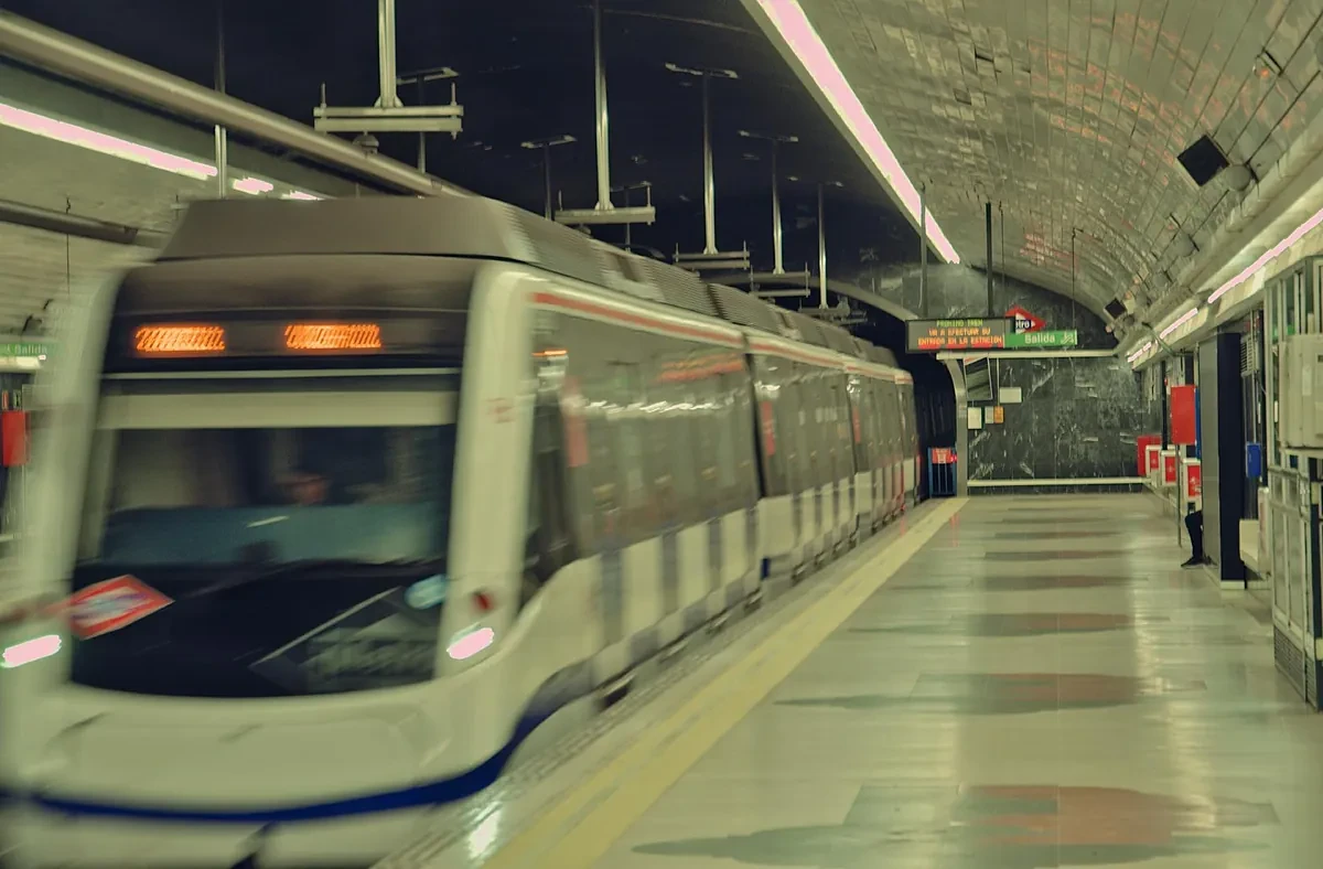 Cuánto cobran los conductores de metro de la EMT en 2025: sueldo mensual y extras