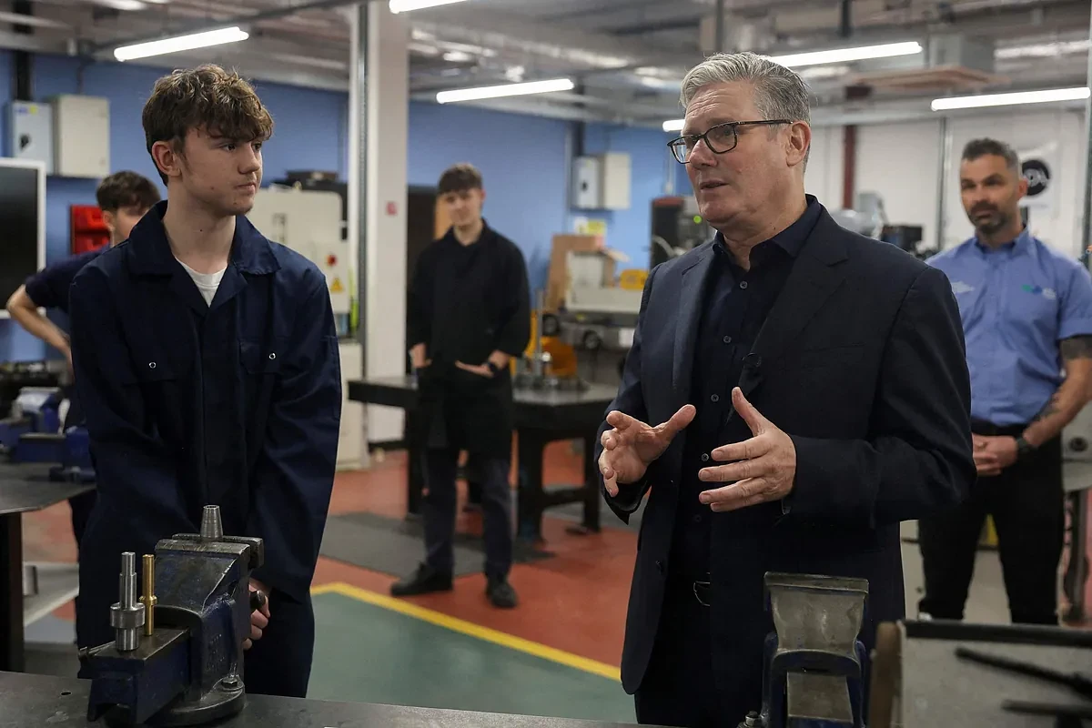 Starmer suprimirá acceso automático a ayudas sociales para solicitantes de asilo