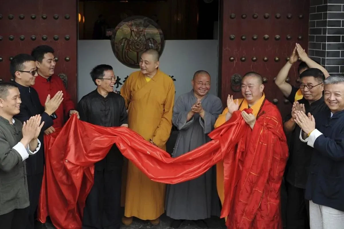El líder budista del famoso Templo Shaolin, investigado por corrupción y por mantener 