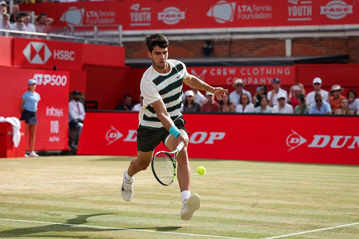 Un 'herbívoro' Alcaraz se exhibe ante Bautista y buscará contra Lehecka su segundo título en Queen's
