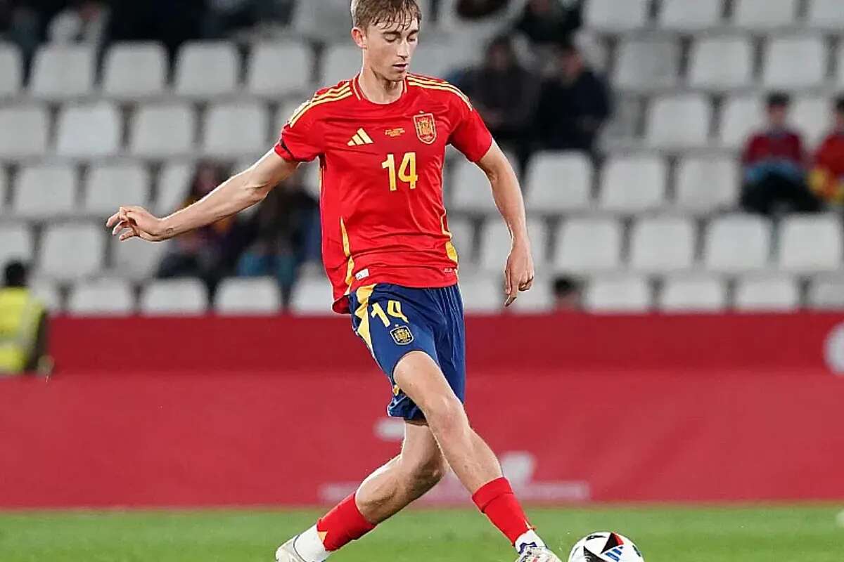 Quién es Dean Huijsen, el sustituto de Íñigo Martínez en la selección española