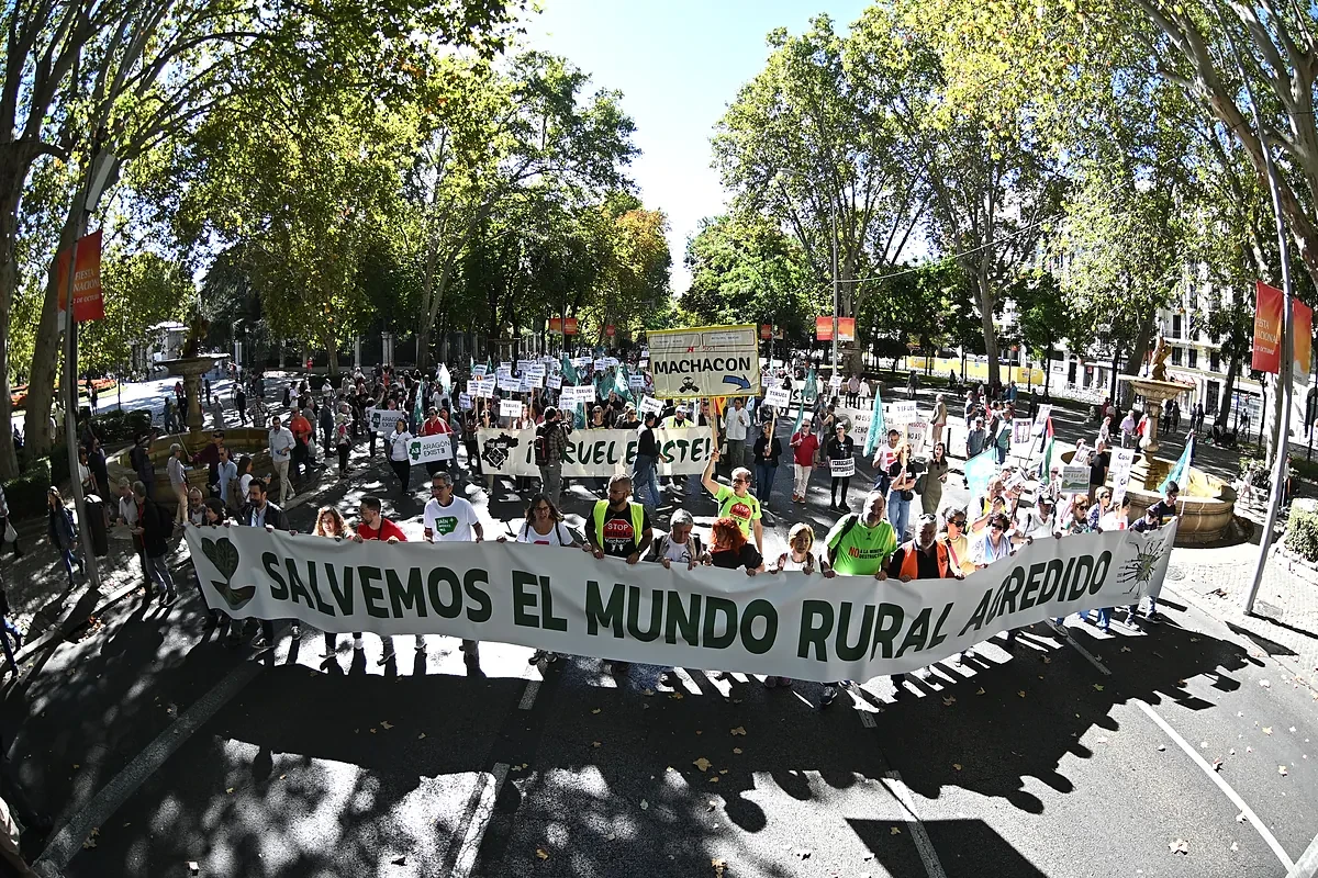 1.500 habitantes de la España rural se manifiestan en Madrid contra las 