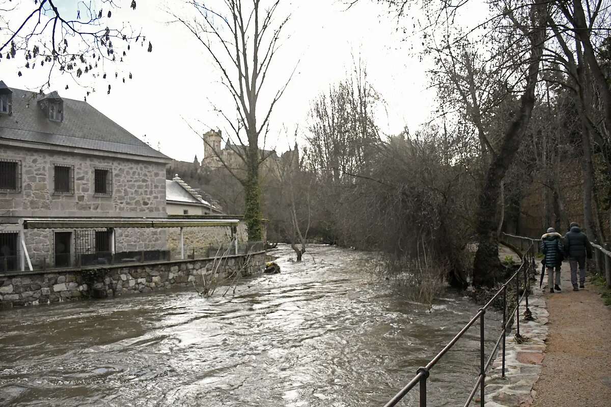 Jana da el relevo a otra borrasca con lluvia, viento o mala mar en seis comunidades