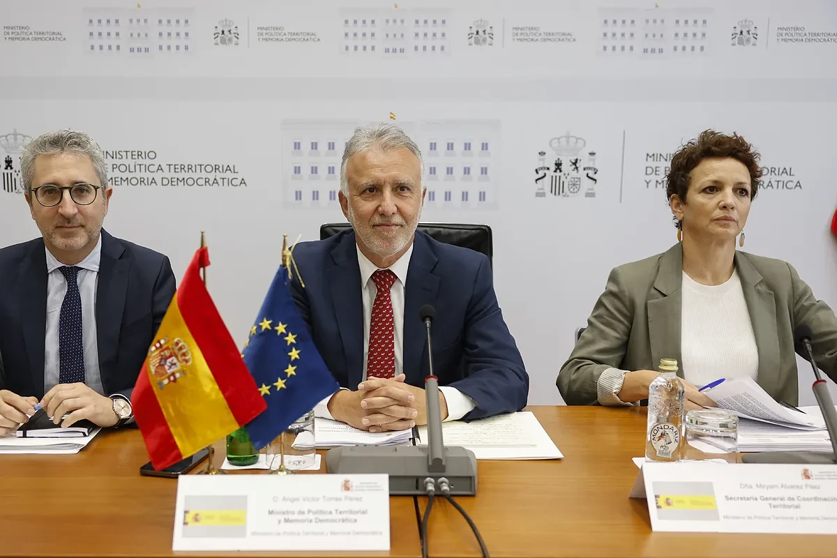 Gobierno y comunidades no pactan un orden del día para la Conferencia de Presidentes tras dos horas y media de reunión