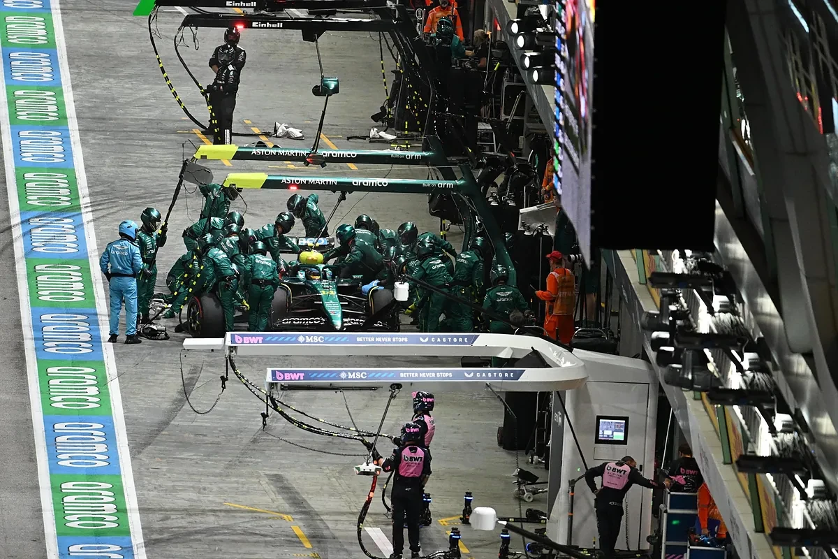 Alonso, elegido mejor piloto del día en Marina Bay, sube hasta la séptima plaza tras la sanción a Hamilton