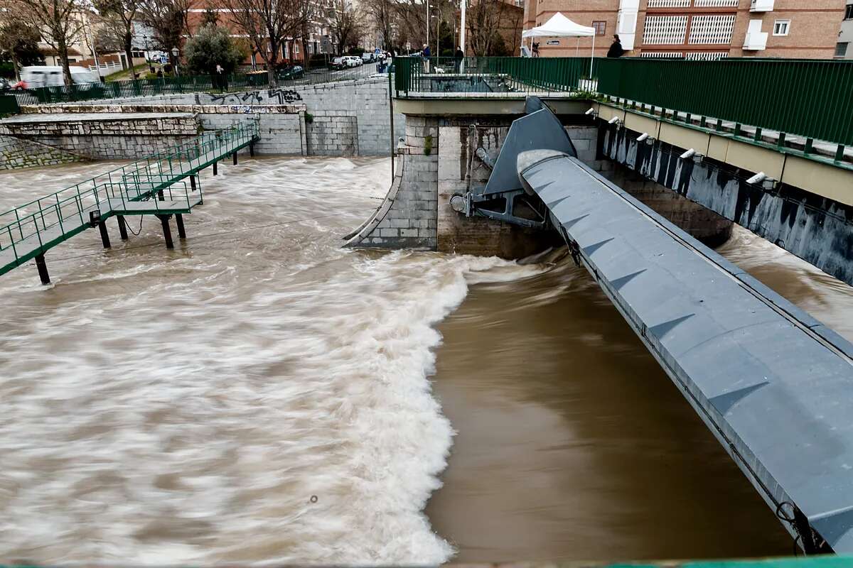 El tren de borrascas da un respiro al precio de la luz en España pero será temporal: menos viento y más gas por otro parón nuclear amenazan con nuevas subidas