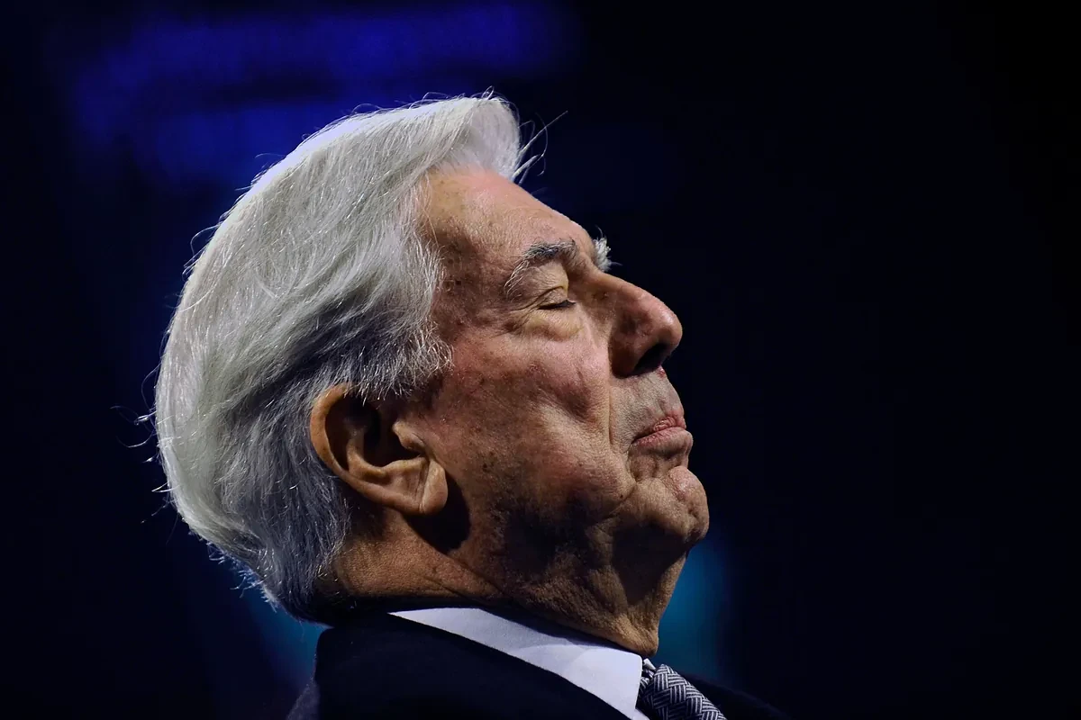 La vida de Vargas Llosa en imágenes