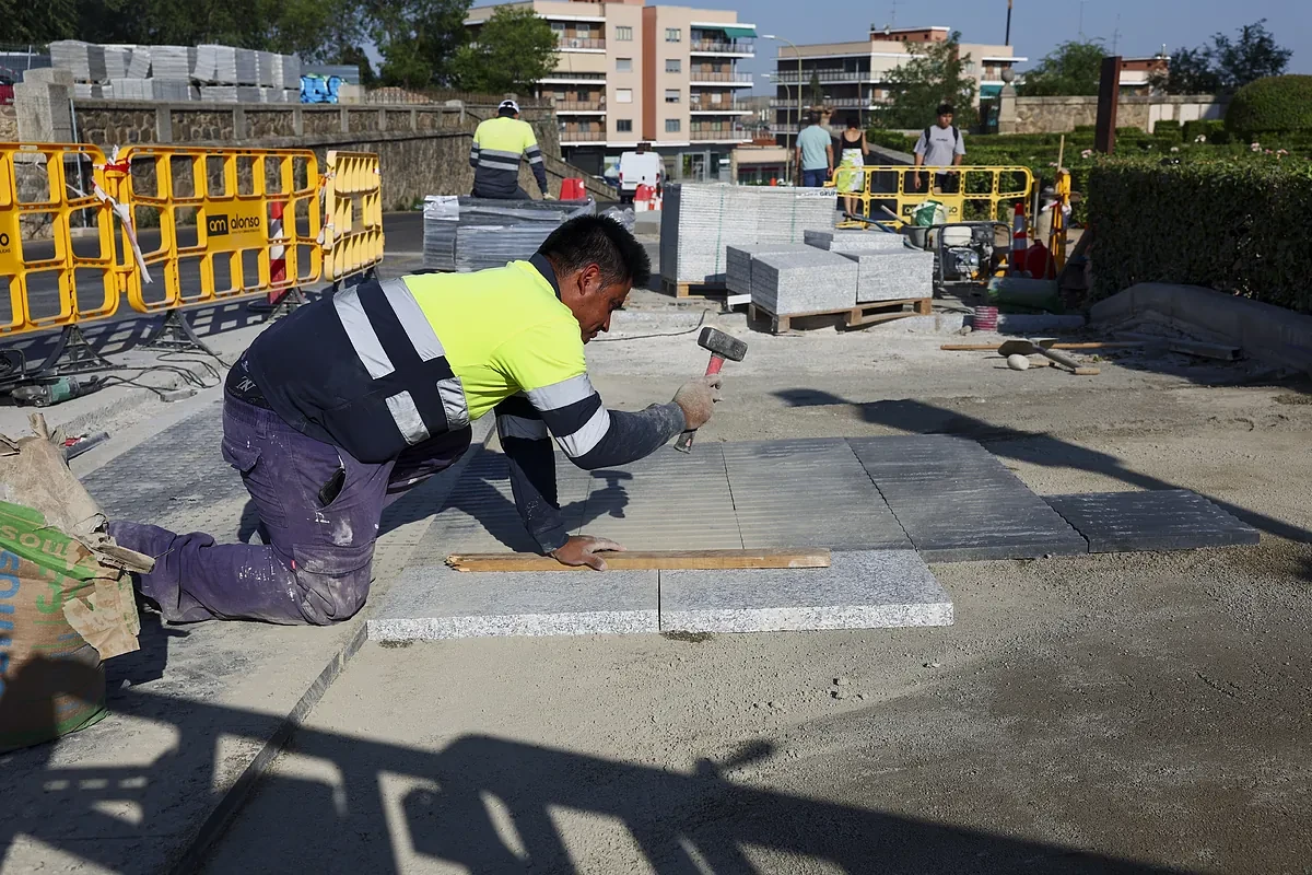 La trampa de los 'contratos cerilla' tras el récord de empleo: 15,5 millones firmados en el último año, 33 por cada nuevo trabajador